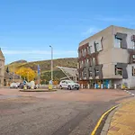 Spacious 3 Bedroom Modern House - Heart Of Edinburgh - Private Main Door Entrance & Private Garden With Stunning Views Of Arthur Seat