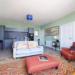 Joivy Inviting Flat At The Heart Of Edinburgh