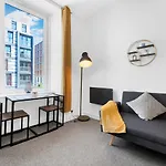 Modern & Spacious 1 Bedroom Apartment - Close To City Centre - Sleeps Up To 3 Guests