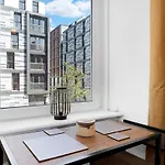 Modern & Spacious 1 Bedroom Apartment - Close To City Centre - Sleeps Up To 3 Guests