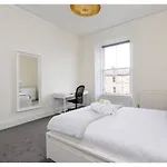 Joivy Elegant 4-Bedroom Flat Near Edinburgh Castle