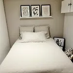 Modern Flat In Central Edinburgh