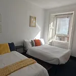 2 Bedroom Flat In Edinburgh City