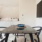 Bright & Airy Mezzanine Loft In Edinburgh - Flat 4, Elgin House Apartments