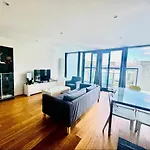 Elegant 2Br Apartment In Prestigious Quartermile