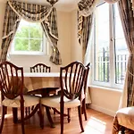 2 Bedroom Flat Near Edinburgh City Centre