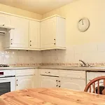 2 Bedroom Flat Near Edinburgh City Centre