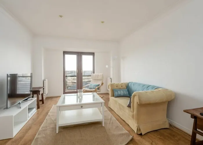 Spacious Flat In Stockbridge