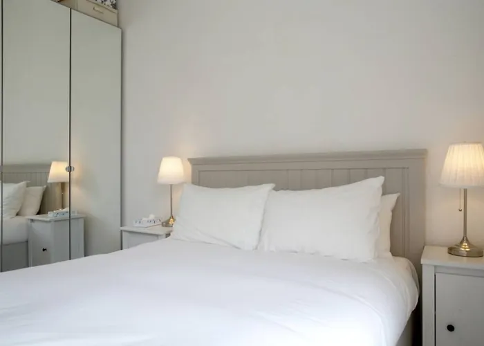 2 Bedroom Flat In New Town