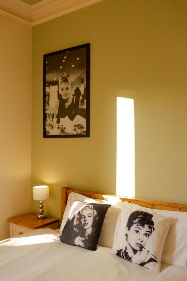 Apartment 1 Bedroom Overlooking Park