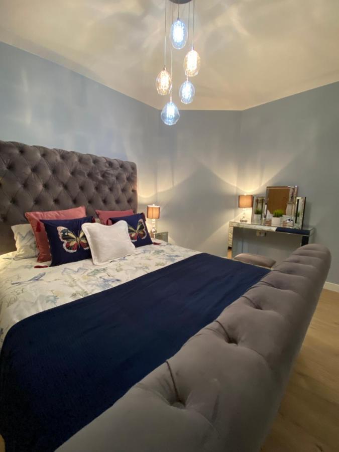 Lovely 3 Bed With Jacuzzi, Close To Airport, Driveway, Wifi Apartment EDI