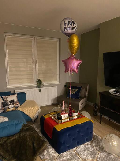 Lovely 3 Bed With Jacuzzi, Close To Airport, Driveway, Wifi EDI