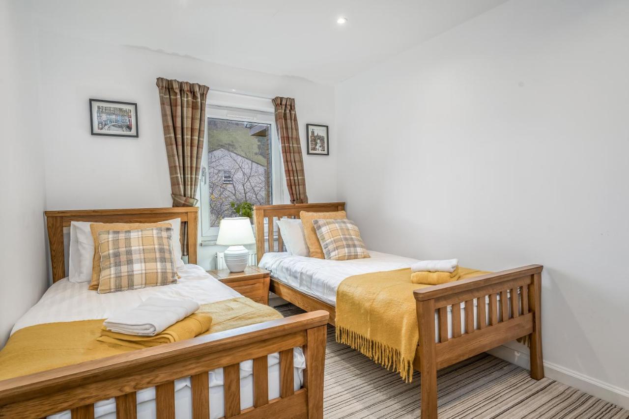 Spacious 3 Bedroom Modern House - Heart Of - Private Main Door Entrance & Private Garden With Stunning Views Of Arthur Seat Edinburgh