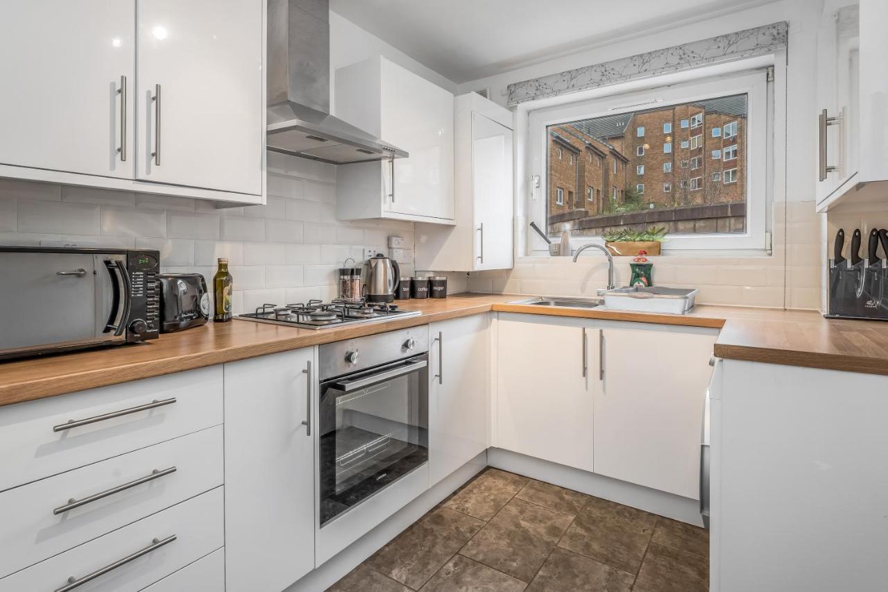 Spacious 3 Bedroom Modern House - Heart Of - Private Main Door Entrance & Private Garden With Stunning Views Of Arthur Seat * Edinburgh