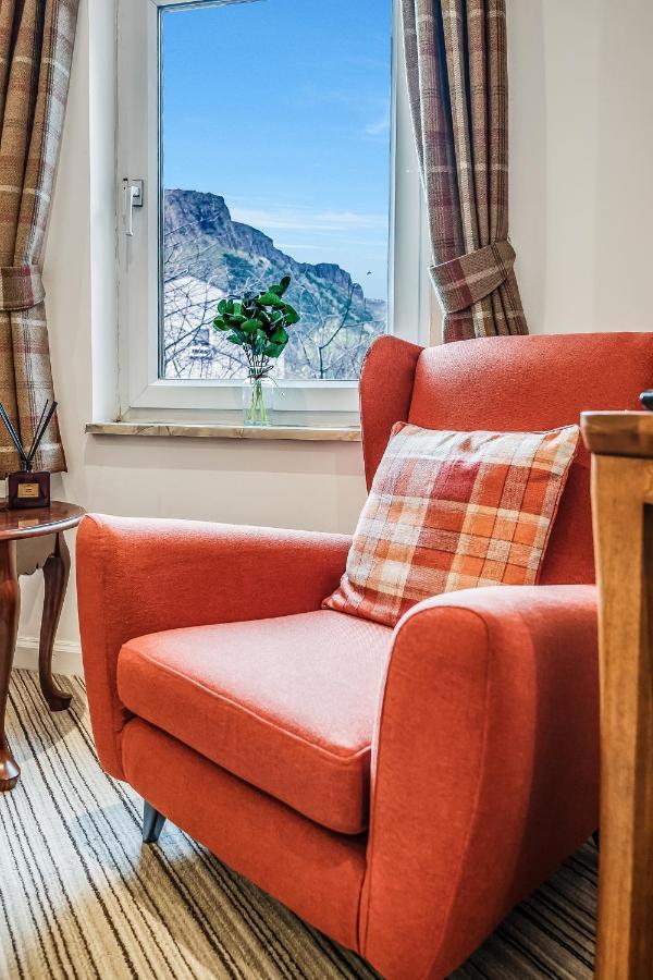 Apartment Spacious 3 Bedroom Modern House - Heart Of - Private Main Door Entrance & Private Garden With Stunning Views Of Arthur Seat *