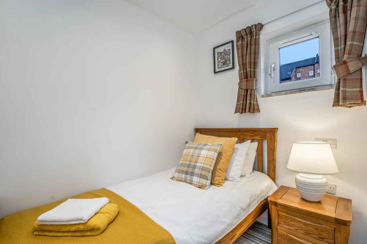 Spacious 3 Bedroom Modern House - Heart Of - Private Main Door Entrance & Private Garden With Stunning Views Of Arthur Seat * Edinburgh