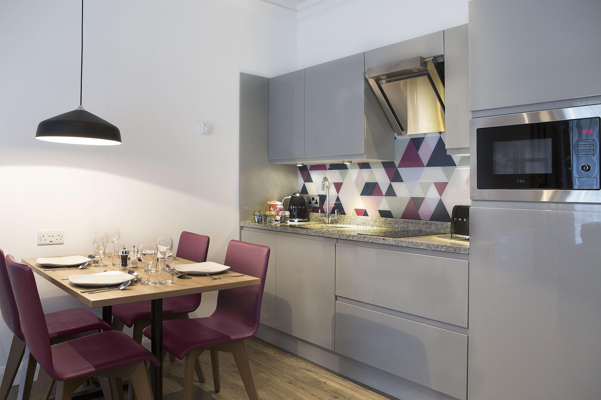 Cityroomz Edinburgh Hotel 3*