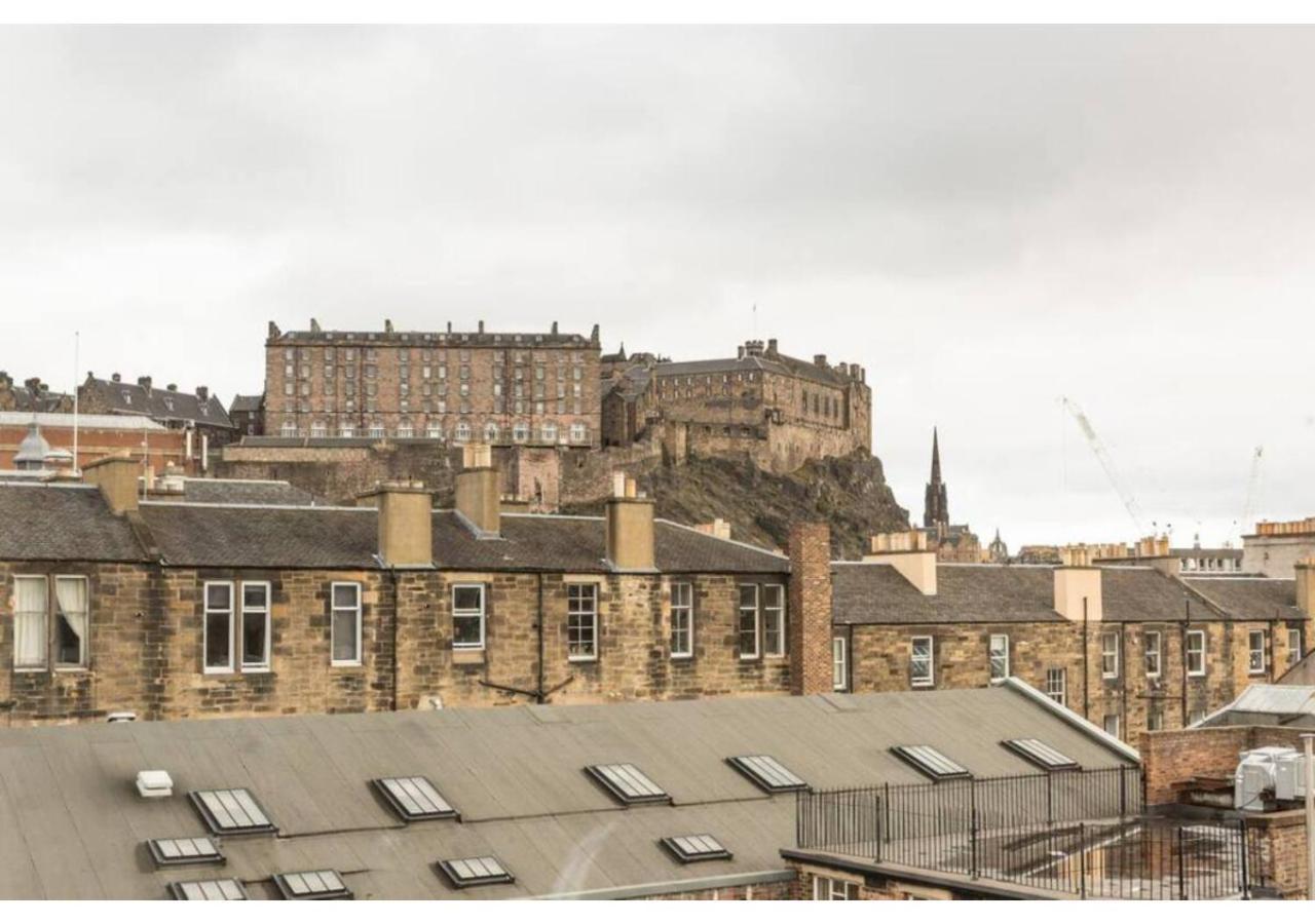 Joivy Elegant 4-Bedroom Flat Near Edinburgh Castle Apartment *