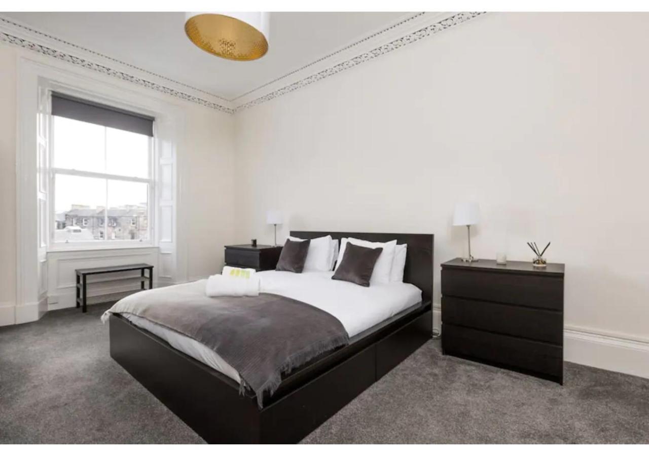 Joivy Elegant 4-Bedroom Flat Near Edinburgh Castle Apartment Edinburgh