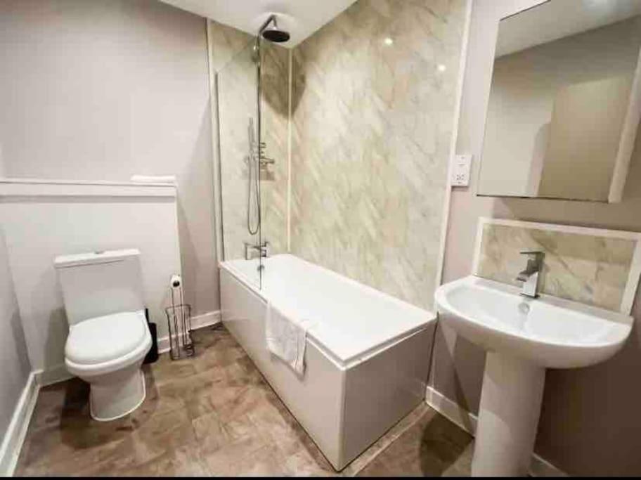 Apartment Modern 2bed 2bath In Leith Edinburgh