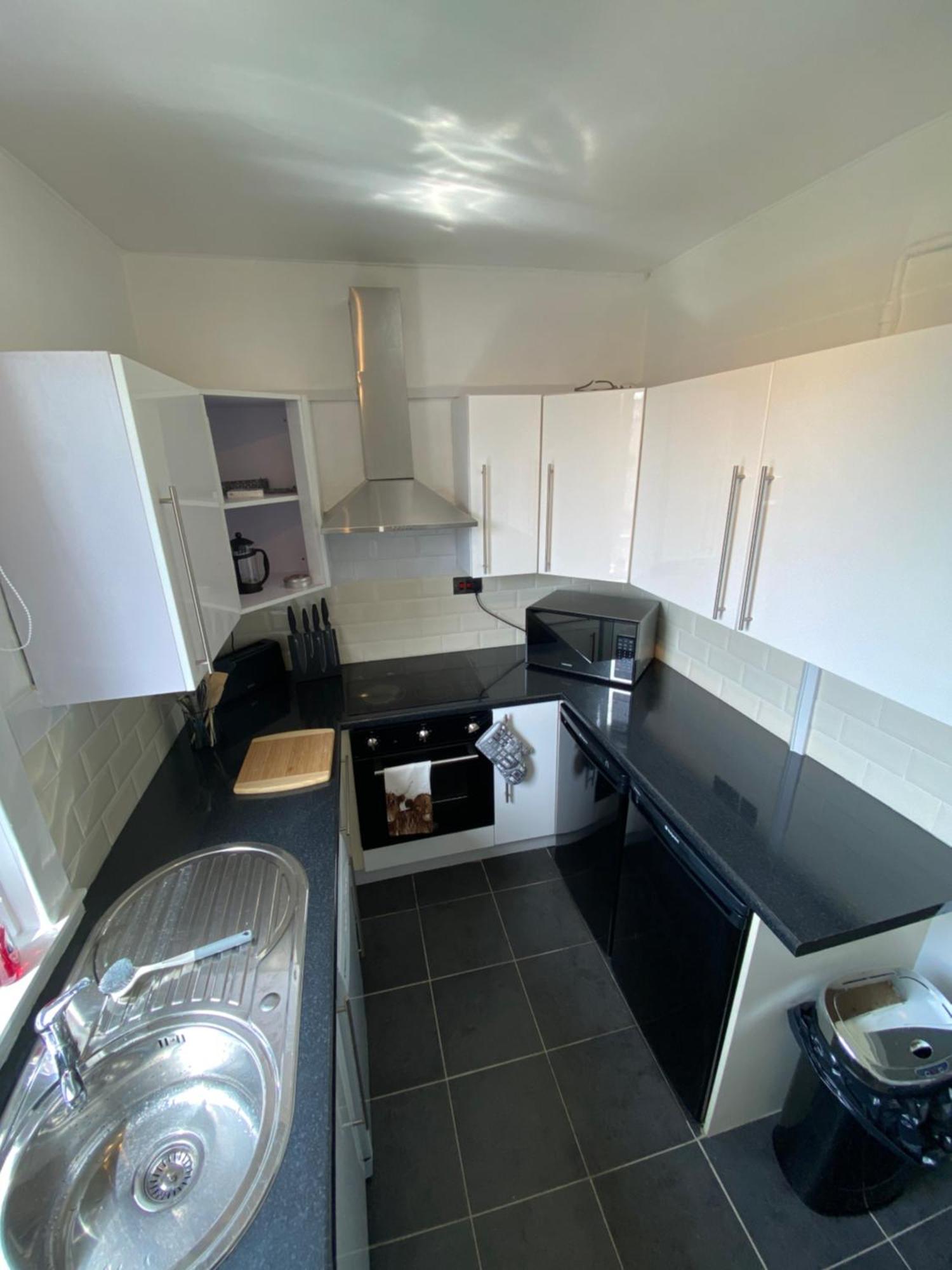 Modern Quiet Center Airport 2 Bedroom * EDI
