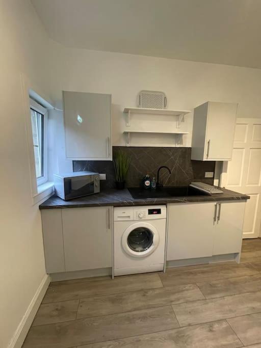 Apartment 2 Bedrooms In Near Center Edinburgh