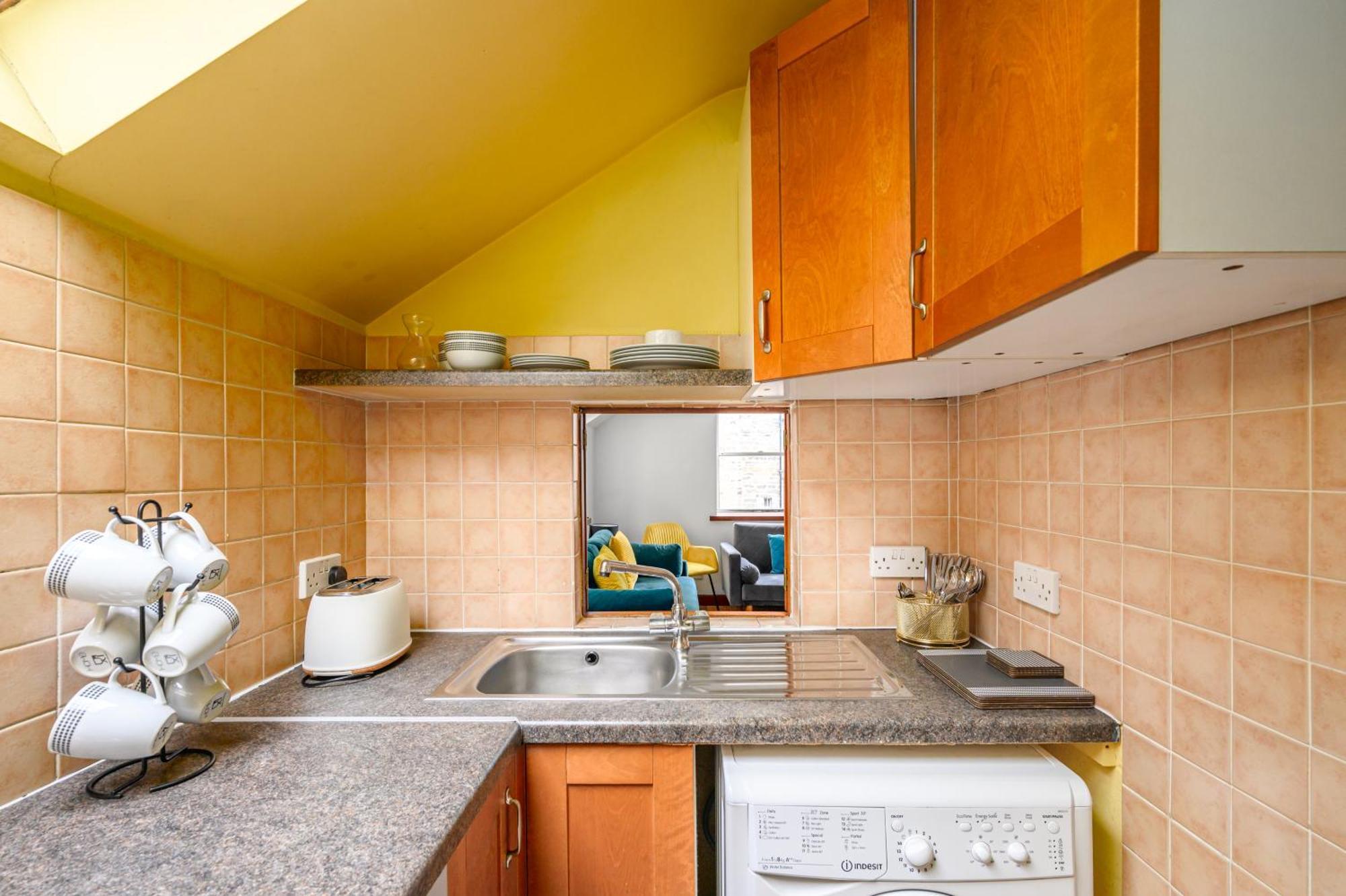 Bright - - Sleeps 10 Holiday home *