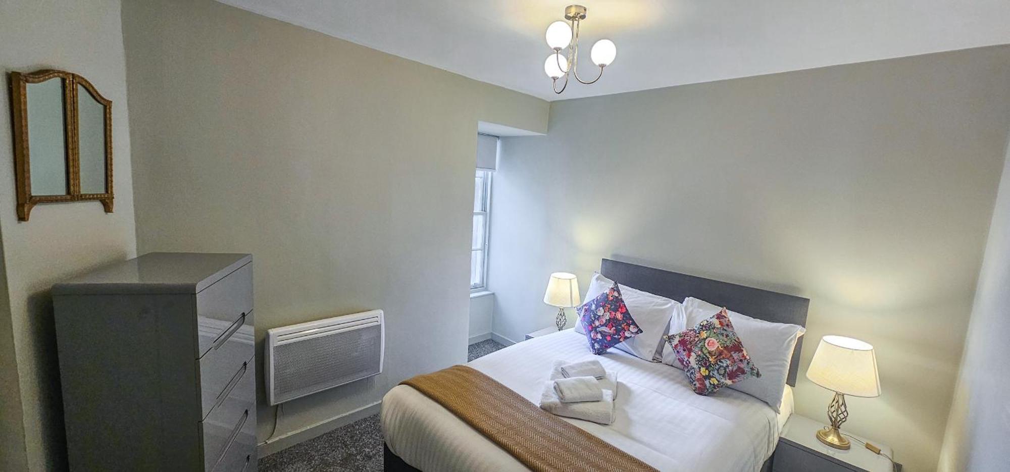 Royal Mile - Bright 2 Bedroom Apartment