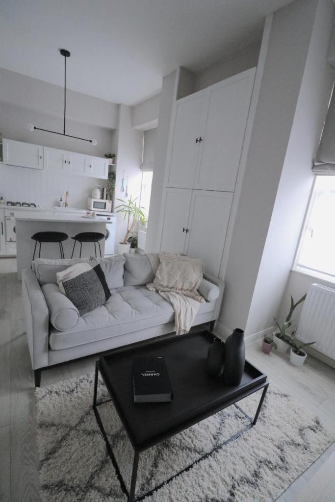 Modern Flat In *
