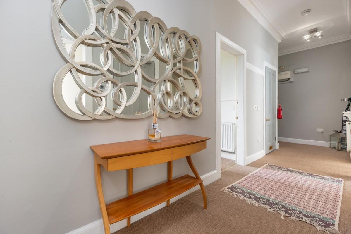 Spacious 3 Bed In Marchmont Apartment *