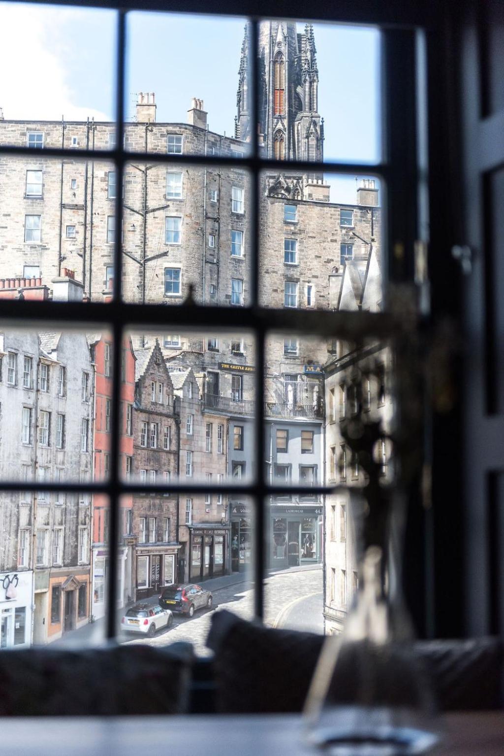 Warden's Close *