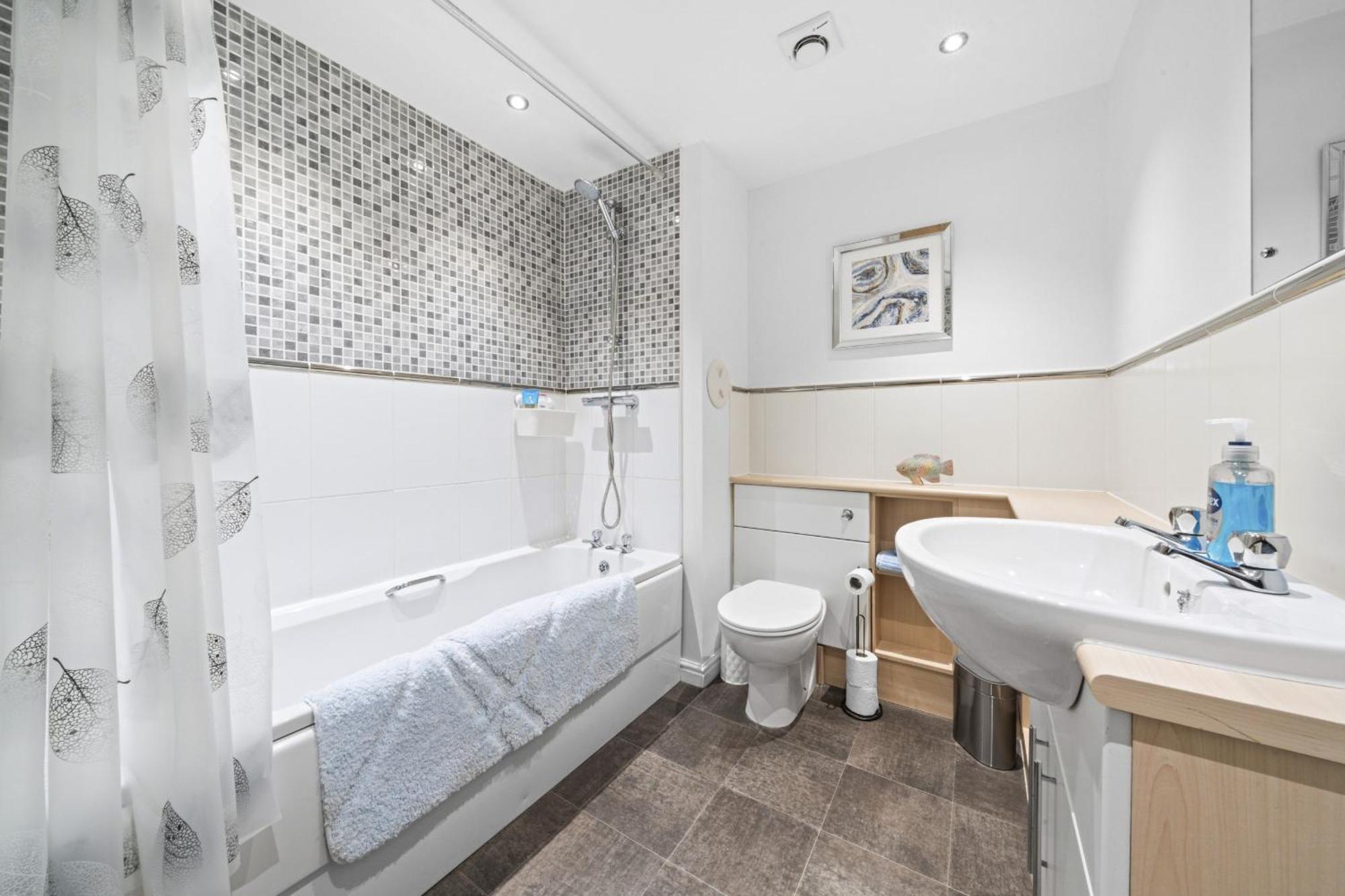Slateford 2 Bedroom - *