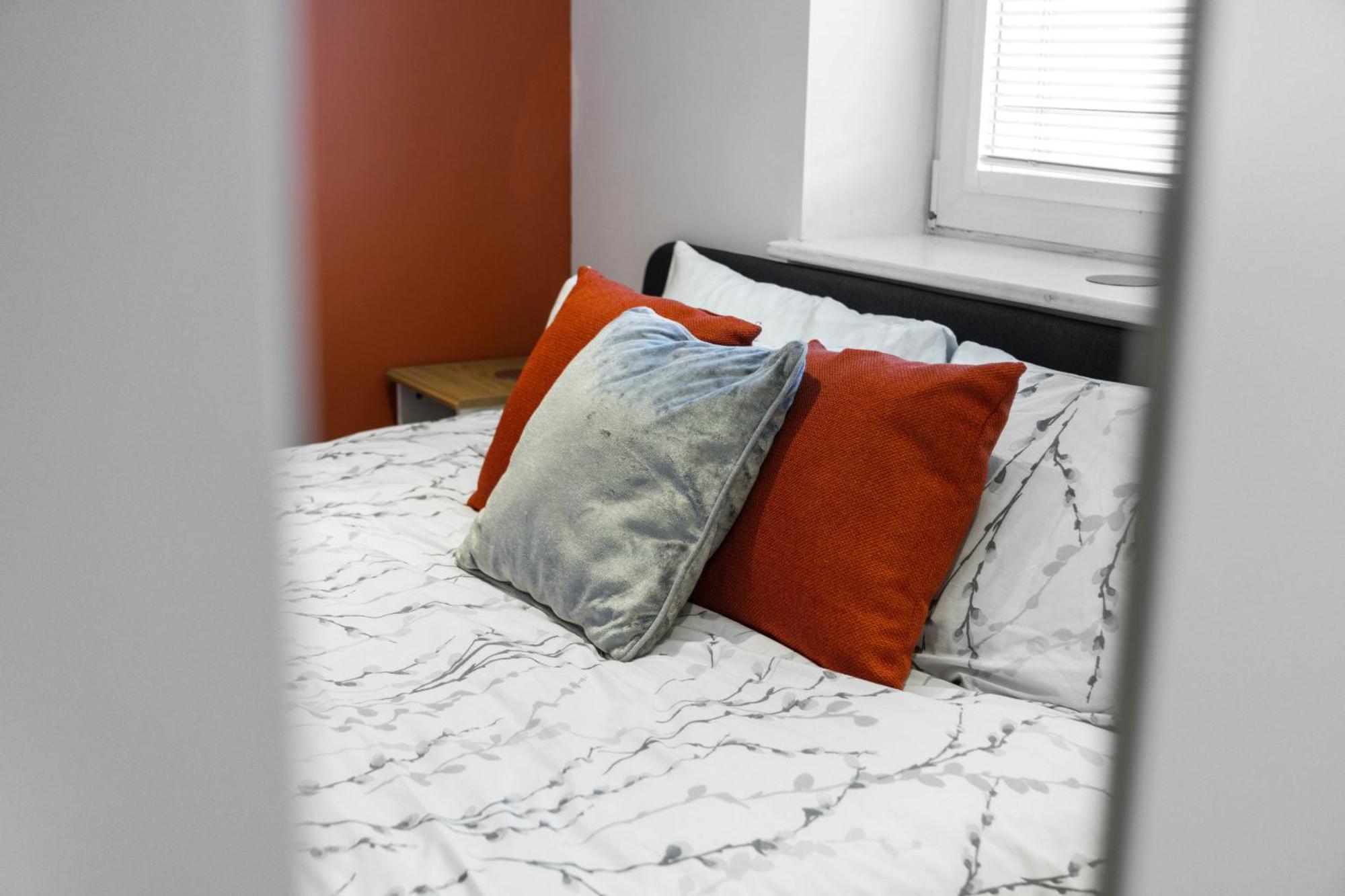 Slateford 2 Bedroom - *