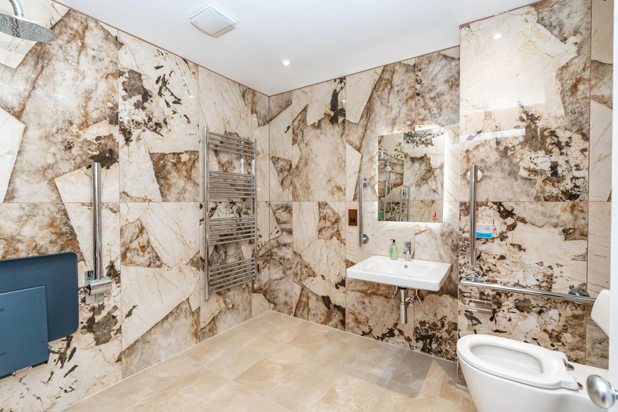 Dragon Luxury At 9 Albyn Place *