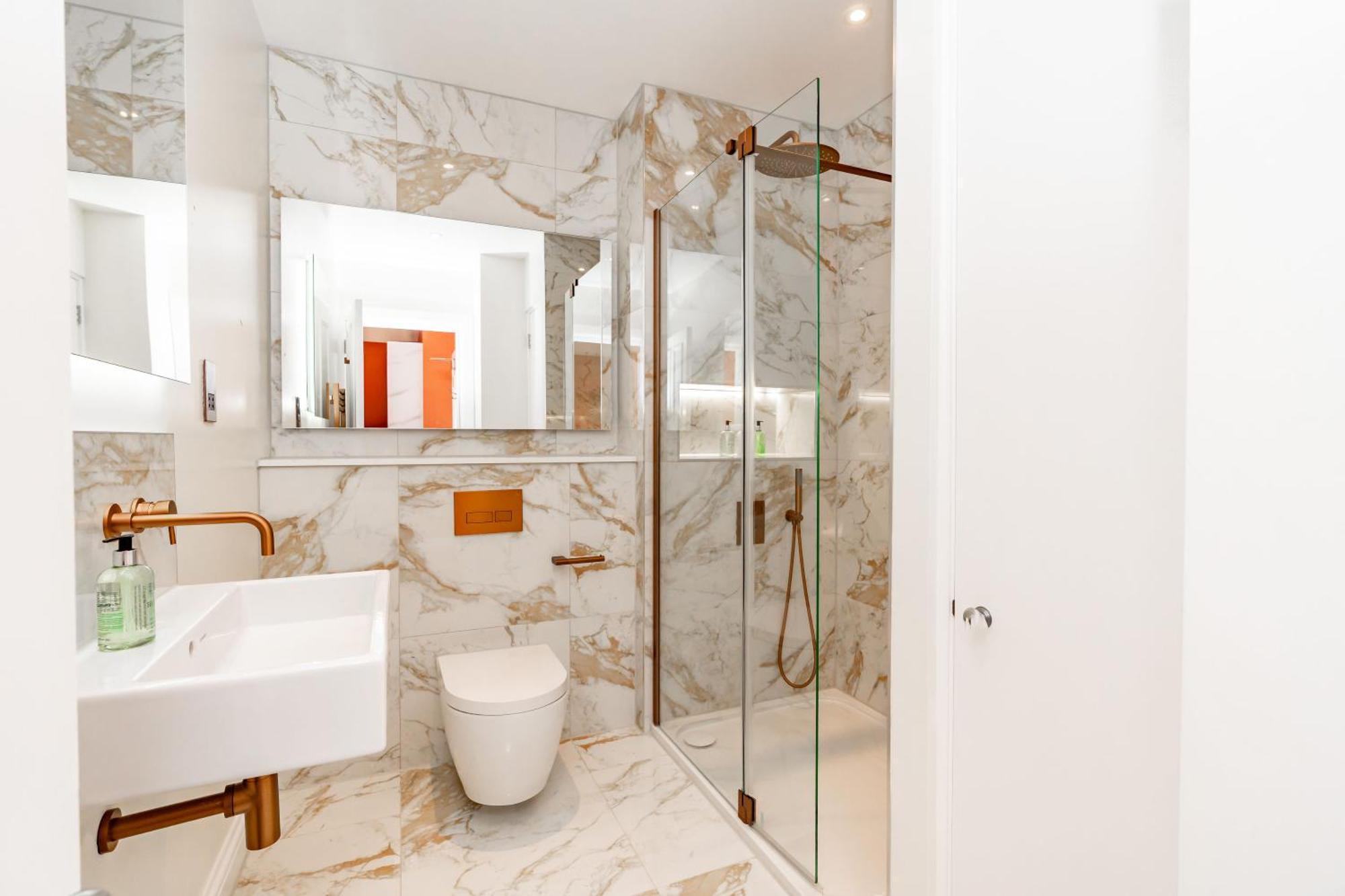 Dragon Luxury At 9 Albyn Place *