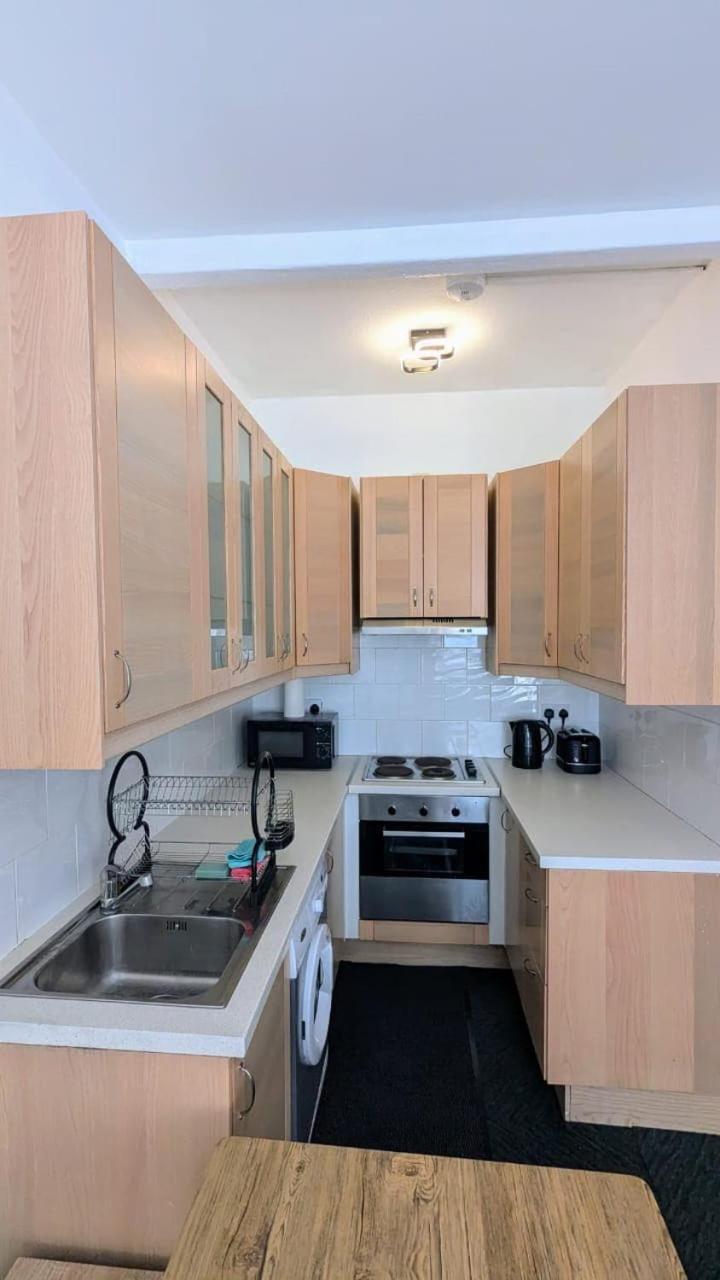 2 Bedroom Flat In Apartment Edinburgh