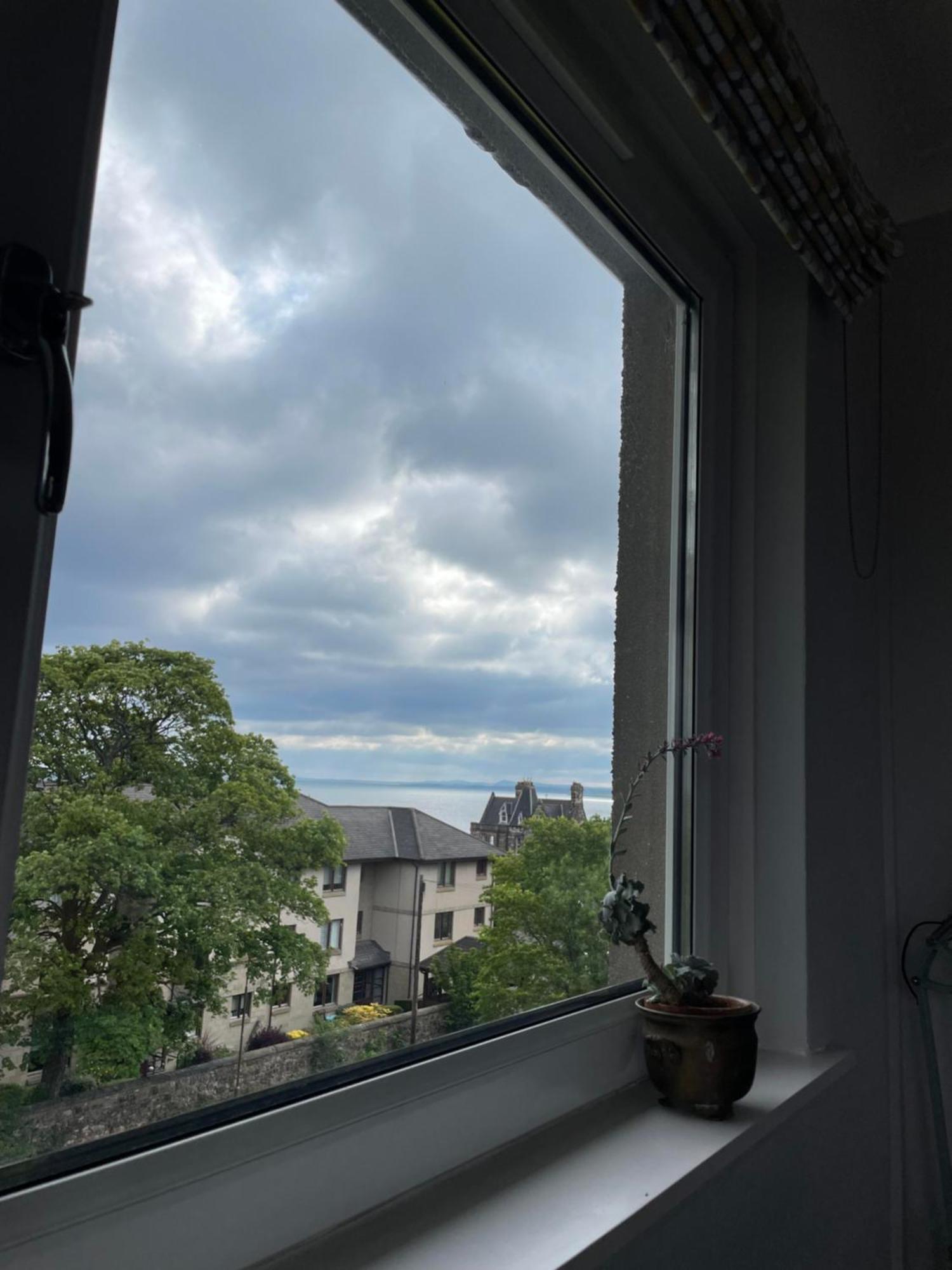 Apartment Mid-century Gem Steps From The Edinburgh