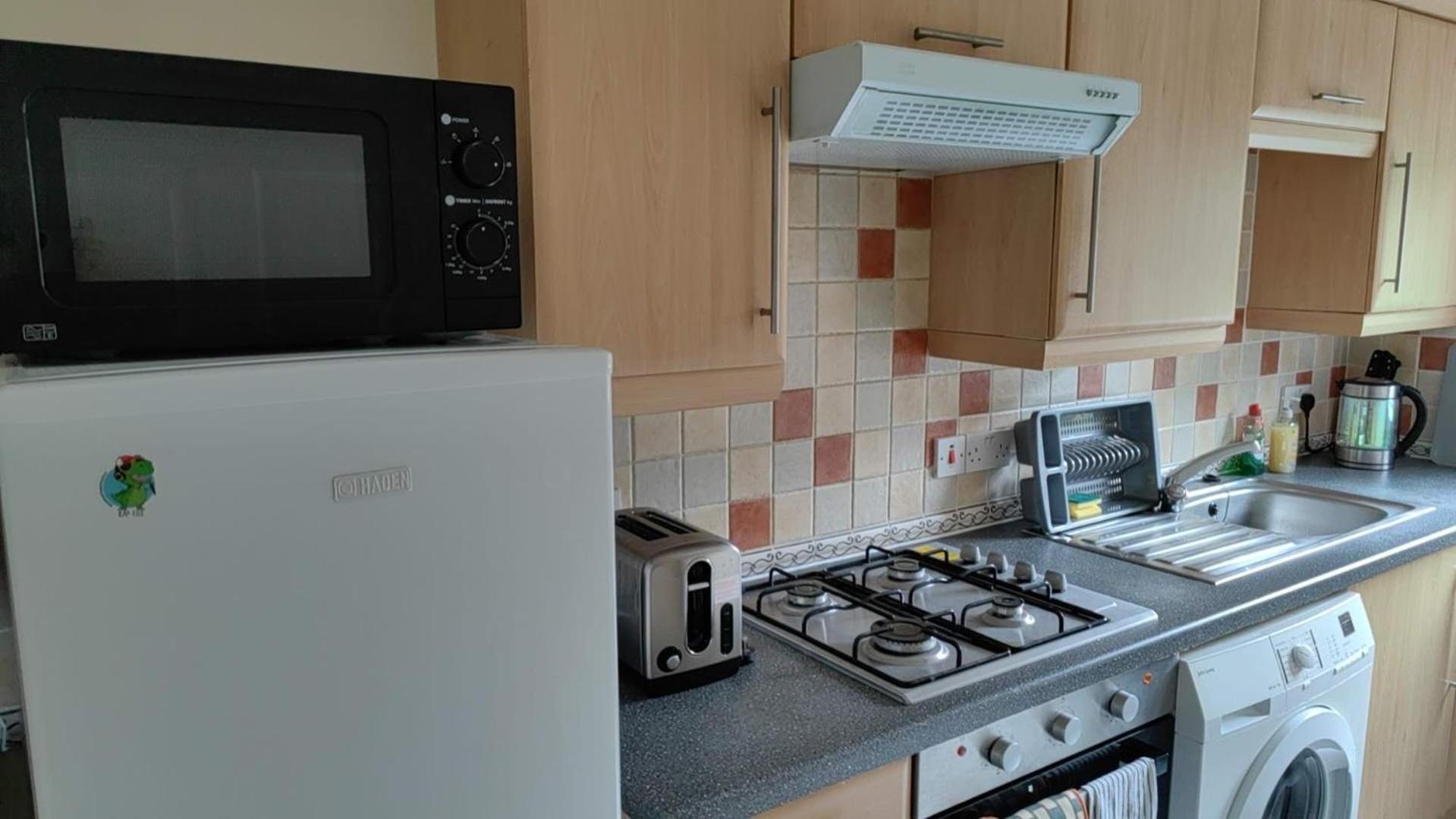 New Town Retreat By Leath Walk- Free Parking Apartment *
