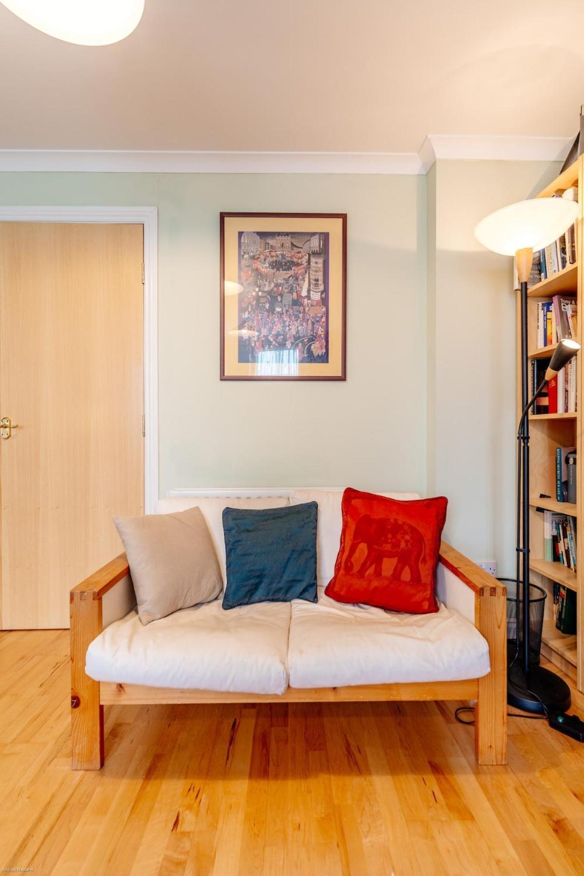 Homely 2-bed Free Park *