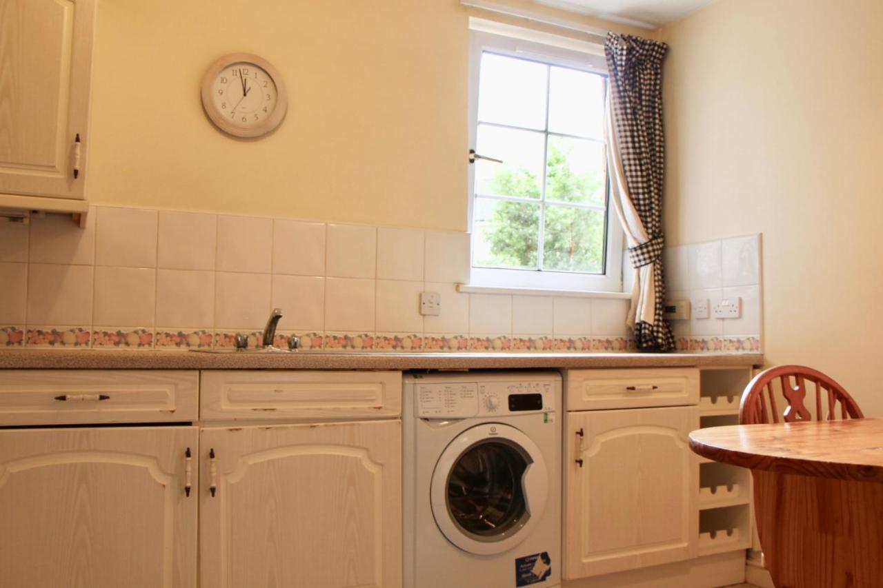 2 Bedroom Flat Near Centre Apartment Edinburgh