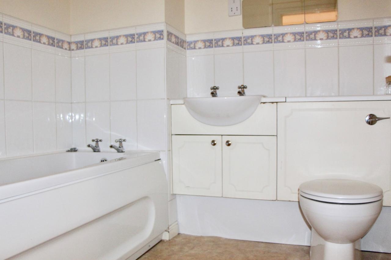 2 Bedroom Flat Near Centre *