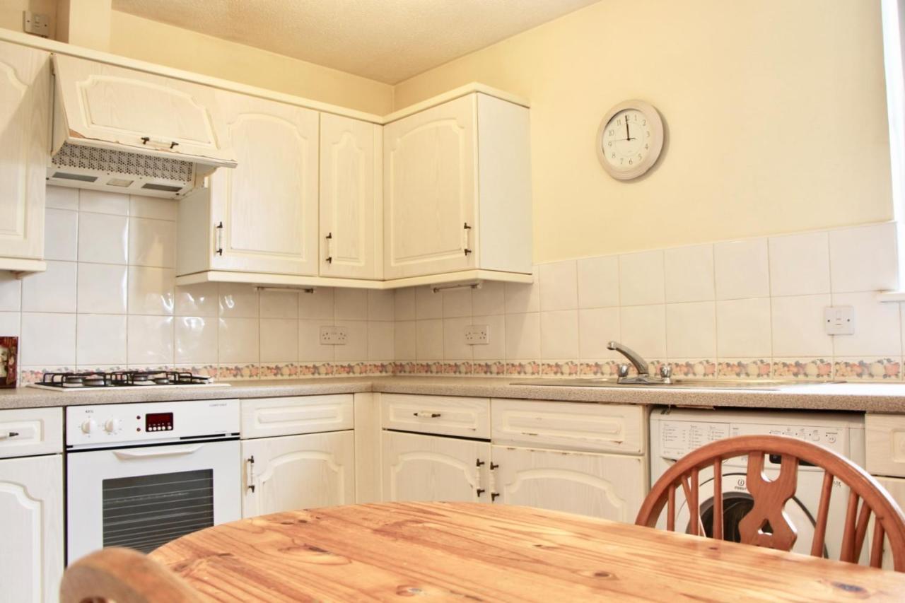 Apartment 2 Bedroom Flat Near Centre