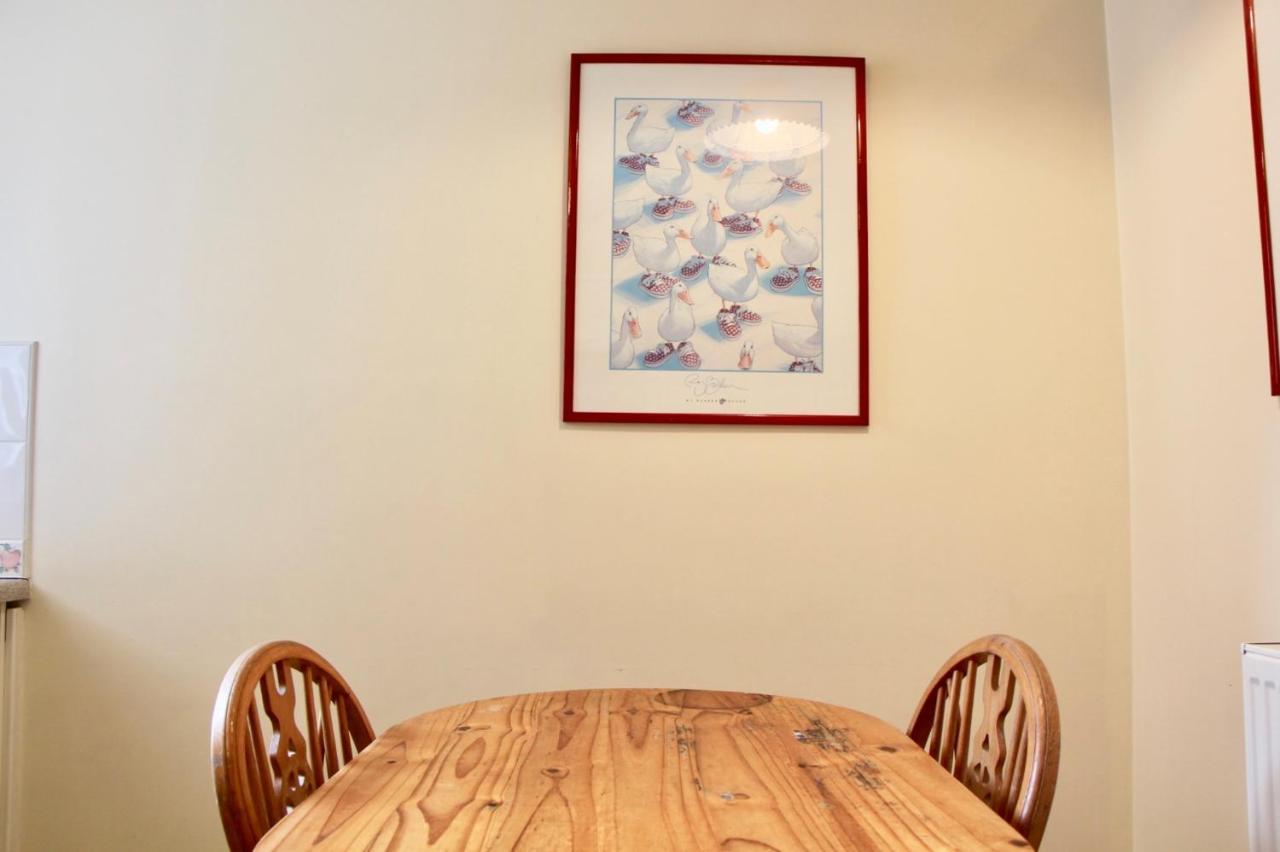 Apartment 2 Bedroom Flat Near Centre