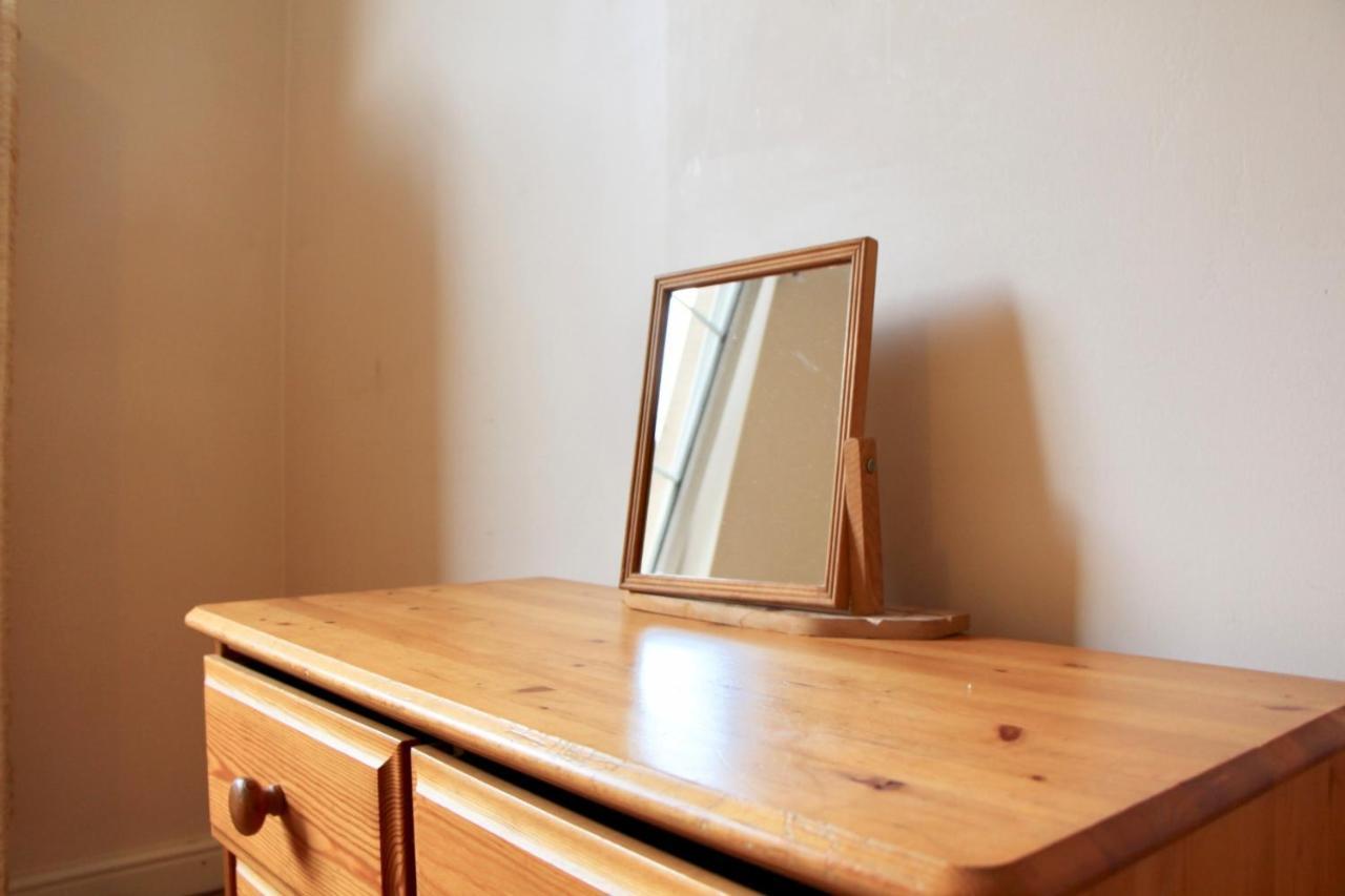 2 Bedroom Flat Near Centre *