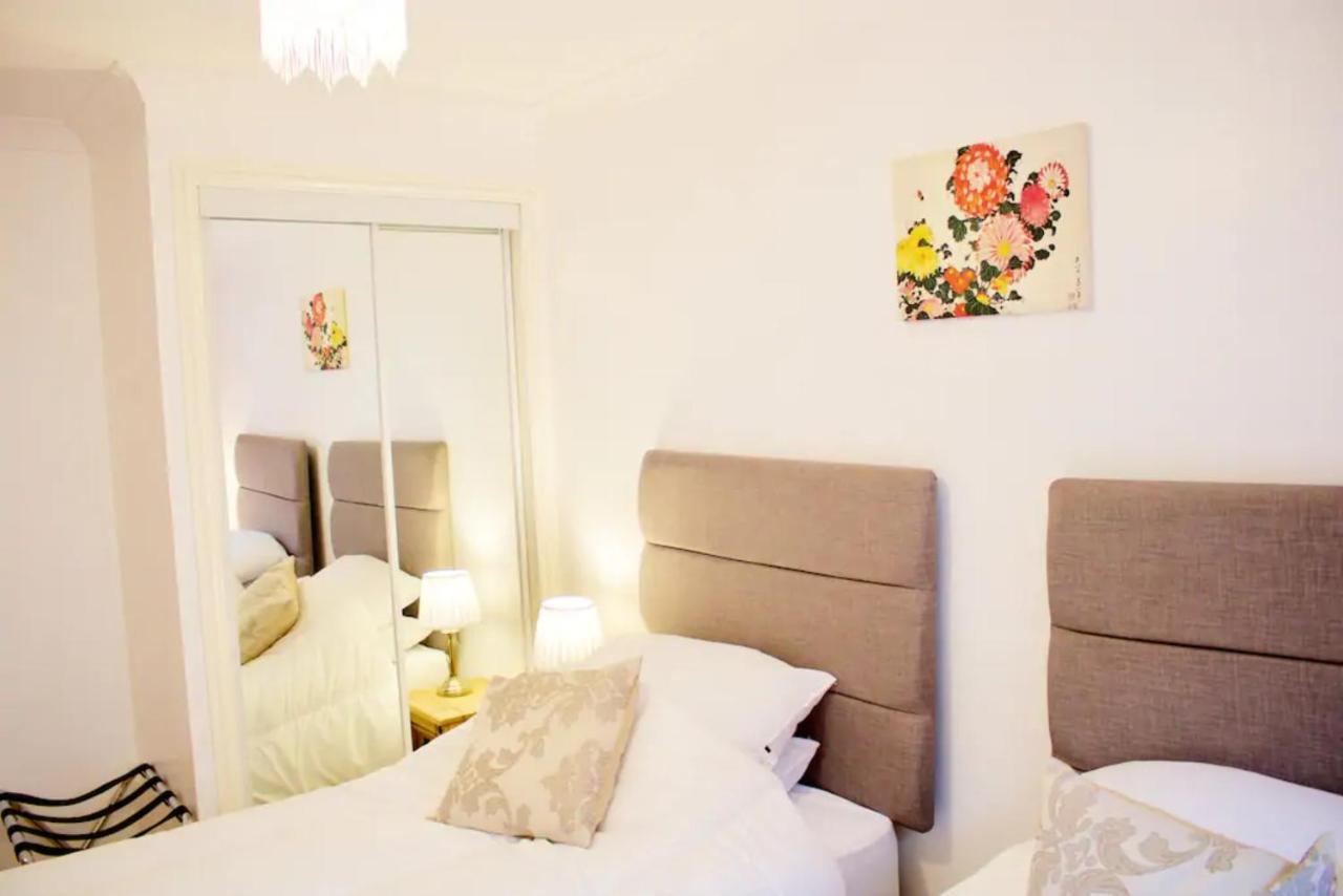 2 Bedroom Flat Near Holyrood Park Sleeps 4 Apartment *