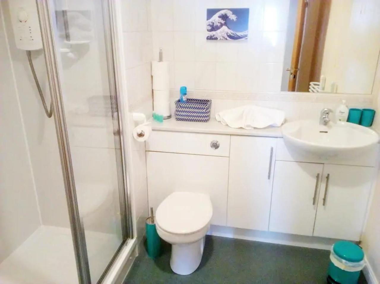 2 Bedroom Flat Near Holyrood Park Sleeps 4 Apartment