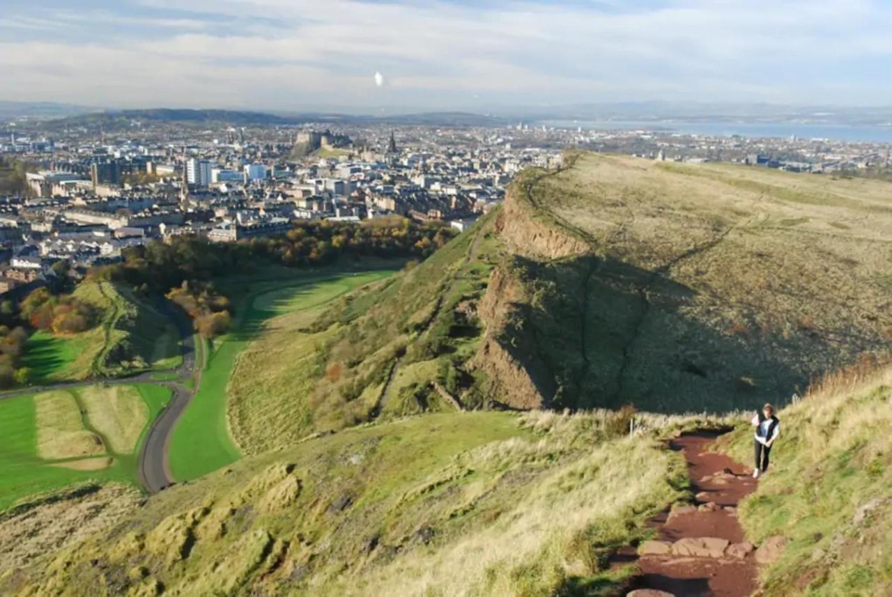 2 Bedroom Flat Near Holyrood Park Sleeps 4
