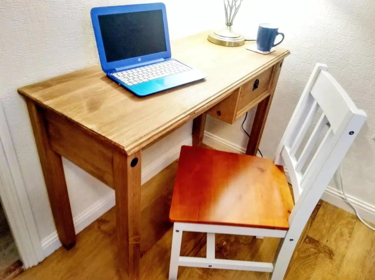 2 Bedroom Flat Near Holyrood Park Sleeps 4 Apartment *