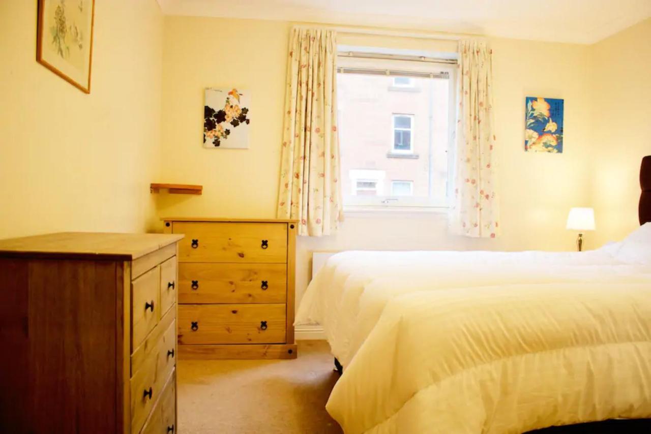 2 Bedroom Flat Near Holyrood Park Sleeps 4 * Edinburgh
