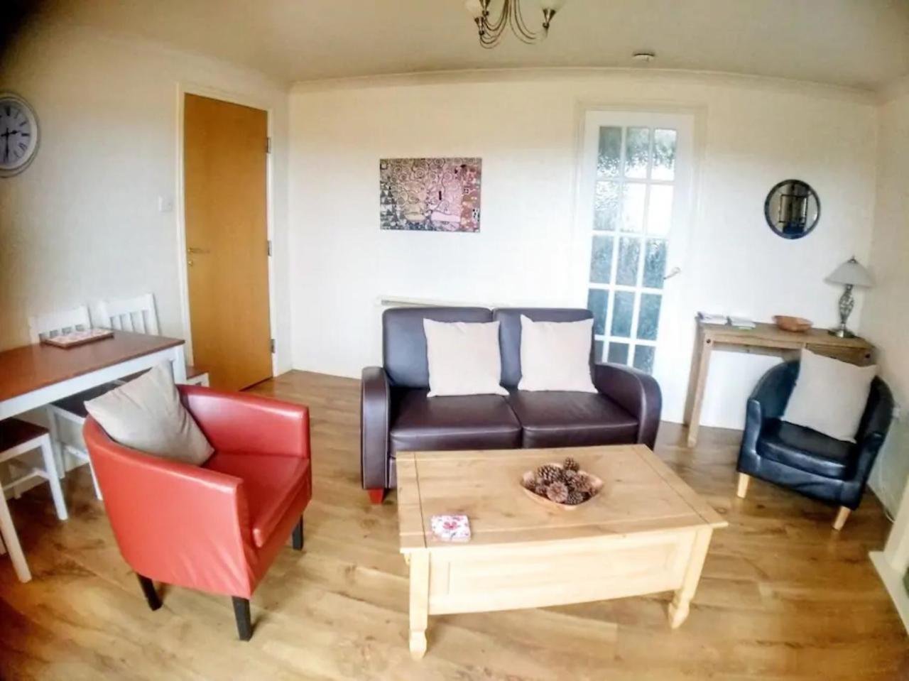 2 Bedroom Flat Near Holyrood Park Sleeps 4 Apartment Edinburgh